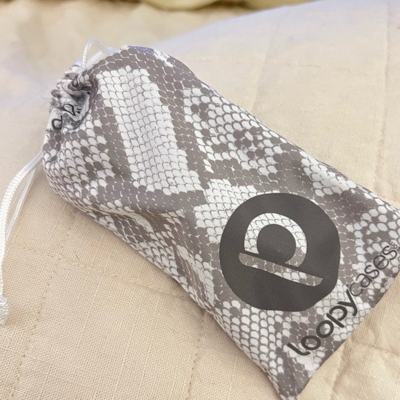 11Pro iPhone Loopy Case - Picture 4 of 5